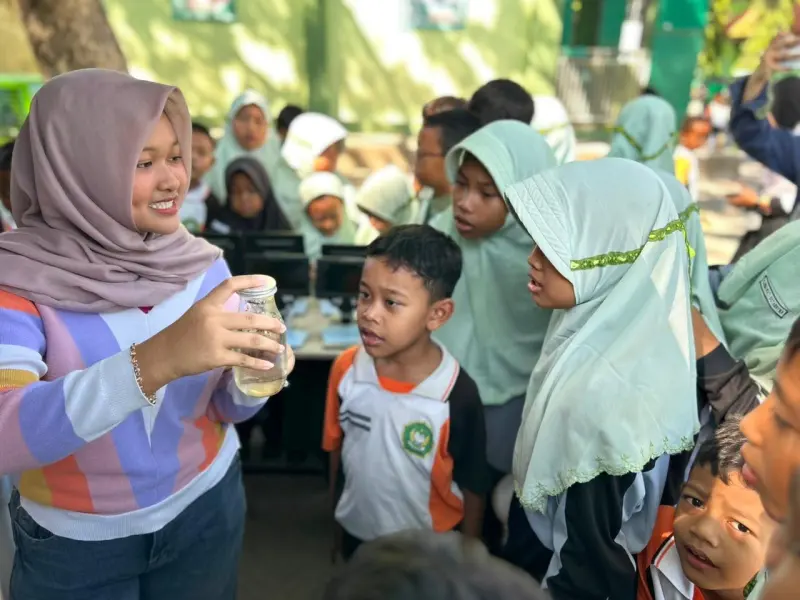 Mengubah Cara Pandang Lewat Mobil Mikroplastik Journey, Kala Lorong Madrasah Bergerak Menuju Zero Waste