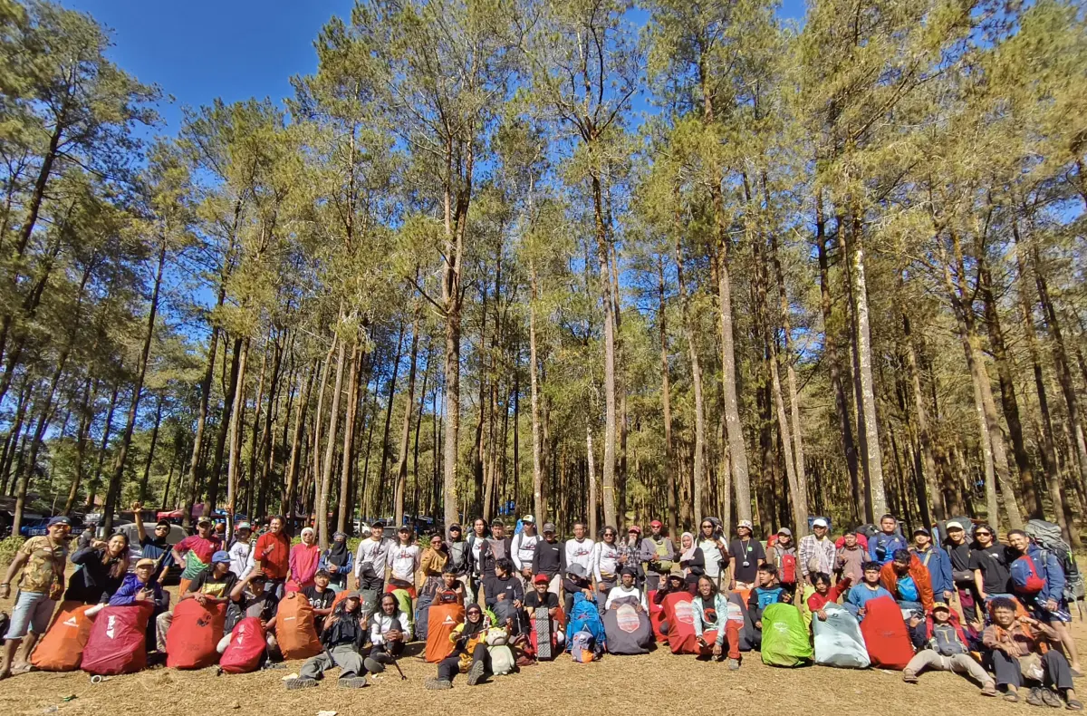 FPL Sulsel Gelar Lintas Merah Putih XIV, Bersihkan Sampah di Jalur Gunung Bawakaraeng