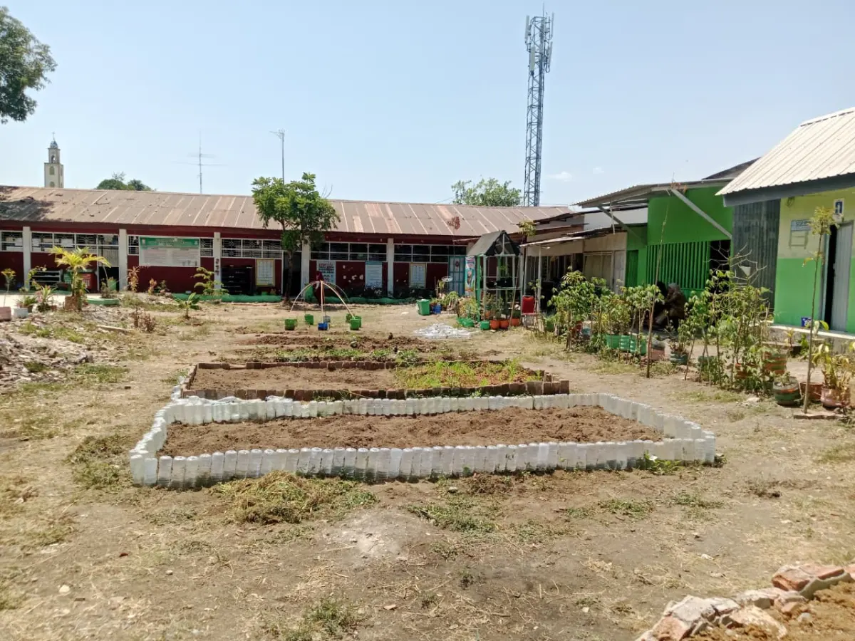 Mengelola Sampah, Menanam Sayur, Kisah dari Sekolah Dasar di Makassar Menumbuhkan Pendidikan Lingkungan Sejak Dini