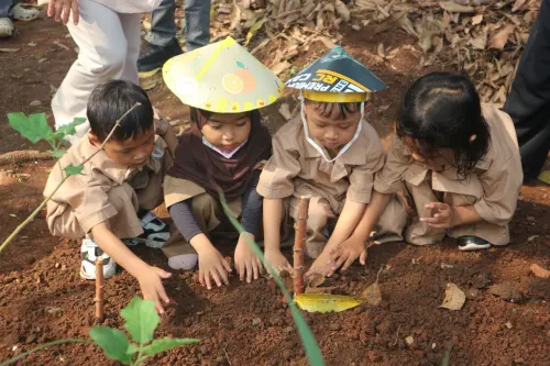 Hari Tani Nasional 2026: Menanam Penghargaan kepada Petani dari Kebun Sekolah