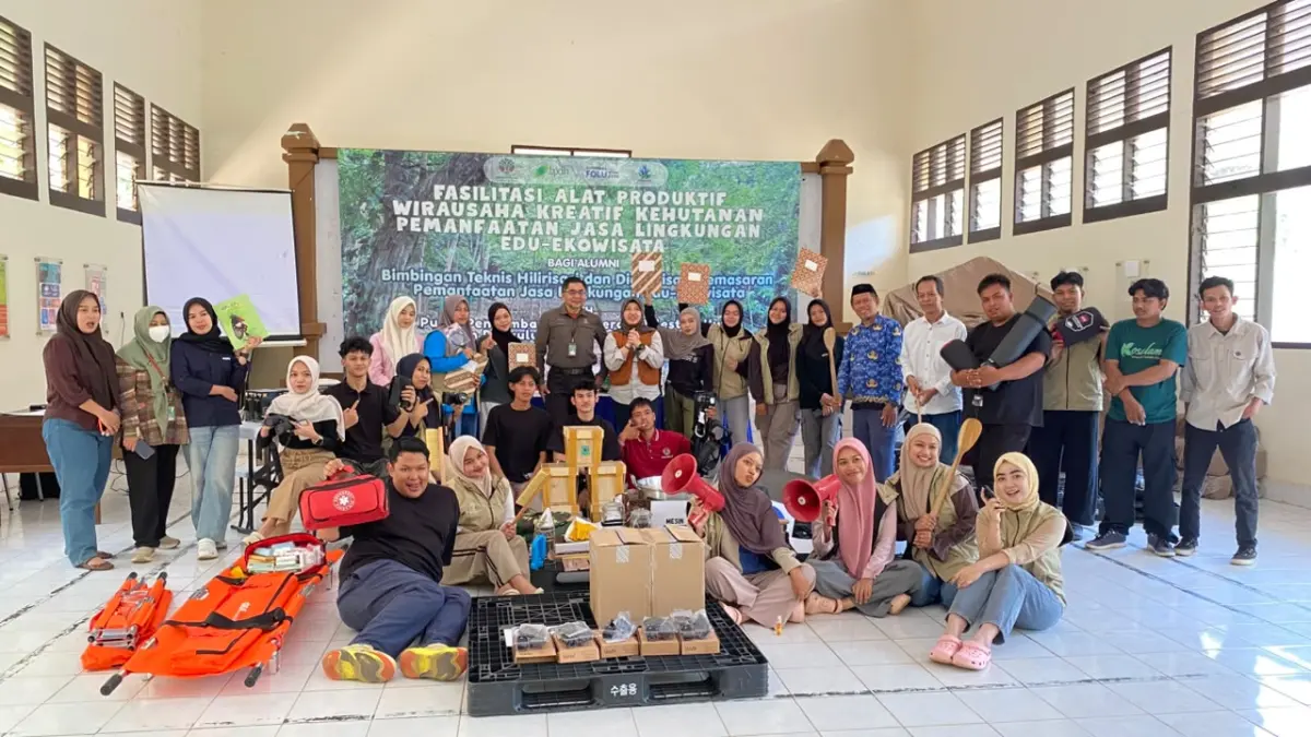 Kemenhut Dorong Ekraf Berbasis Hutan, Pemuda Tabo-Tabo Pangkep Dibekali Alat Usaha Ekowisata