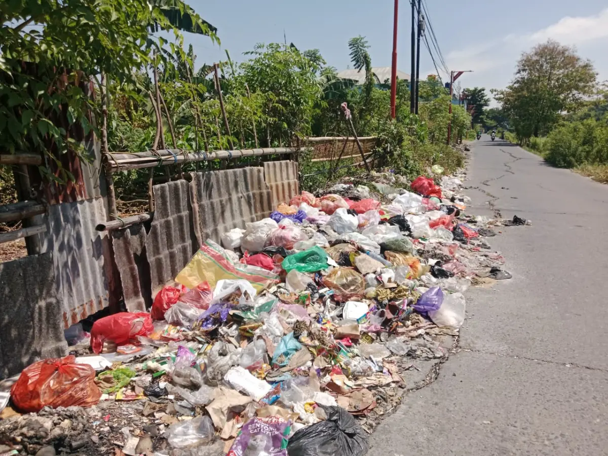 Menelusuri Penumpukan Sampah Liar Pasca Penutupan Open Dumping TPA Tamangapa