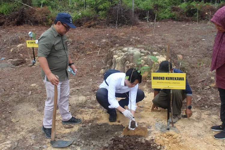 Sambut Hari Ozon 2026, Belantara Foundation Gandeng Resona Bank Tanam Pohon di Tahura Sultan Syarif Hasyim