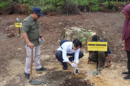 Sambut Hari Ozon 2026, Belantara Foundation Gandeng Resona Bank Tanam Pohon di Tahura Sultan Syarif Hasyim