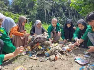 Bagaimana Sampah Sachet Merajai Rumah Kita?
