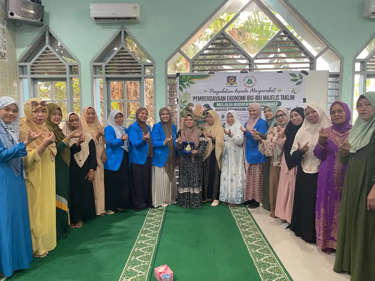 Dosen Unifa Kenalkan Teknologi IoT untuk Budidaya Maggot di Masjid Nur Rahman Sudiang
