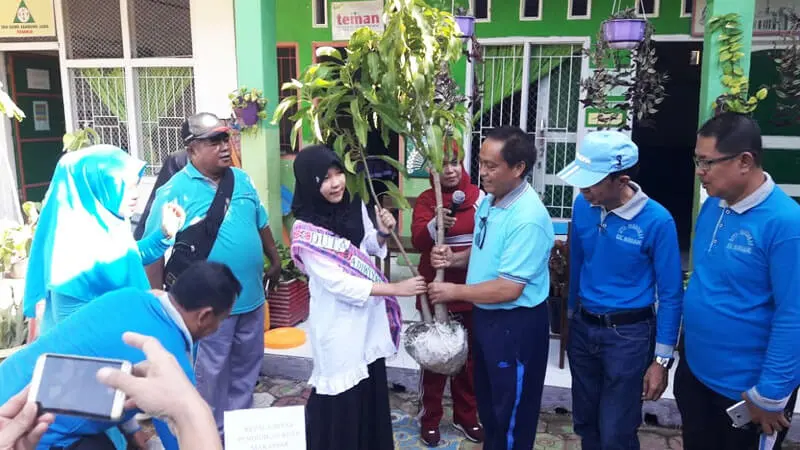 Dihadiri Jajaran Dinas Pendidikan Kota Makassar, SDN Kompleks Sambung Jawa Adakan Gerakan Menanam Pohon