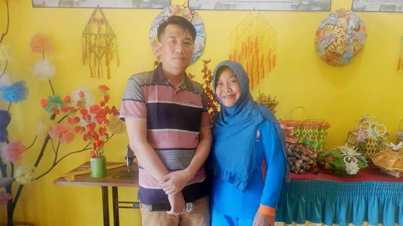 Dokter Mawar, Menerima Bayaran Pasien dengan Sampah