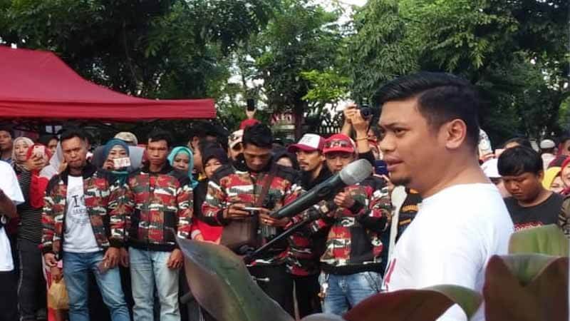 Seorang Lelaki dan Pembungkus Siomay di Gerakan Ayo Gowa Bersih
