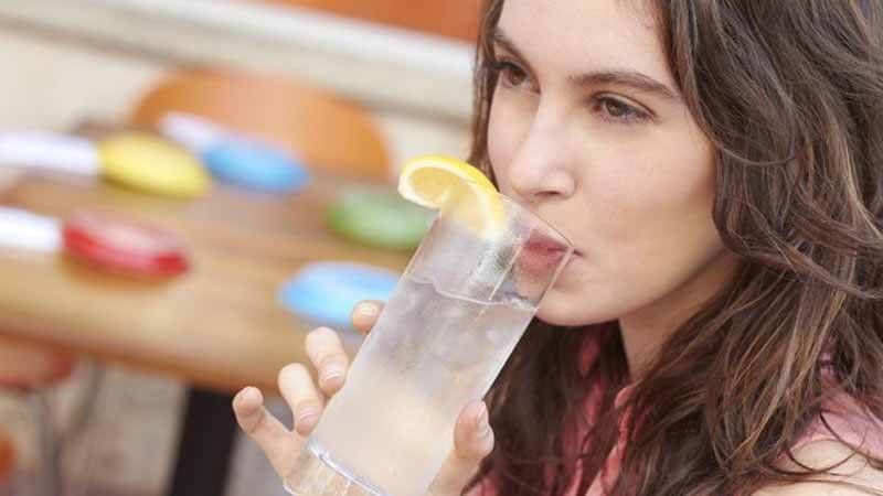 Keseringan Minum Air Es, Waspada Ancaman Penyakit Ini