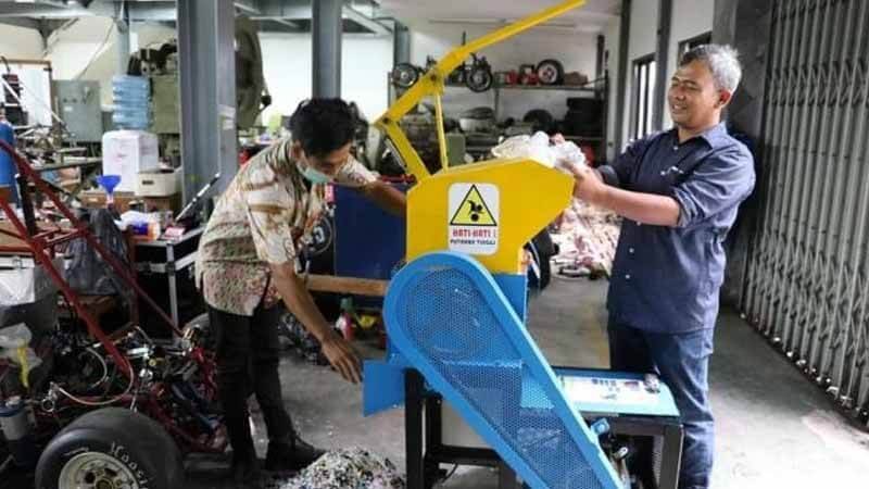 Perangi Sampah Plastik, Peneliti UGM Ciptakan Mesin Pencacah, Ini Keunggulannya