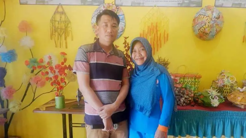 Dokter Mawar, Menerima Bayaran Pasien dengan Sampah