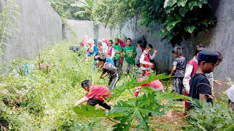 SDIT Insatama Makassar Tanamkan Sikap Cinta Lingkungan Sejak Dini