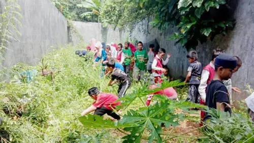 SDIT Insatama Makassar Tanamkan Sikap Cinta Lingkungan Sejak Dini