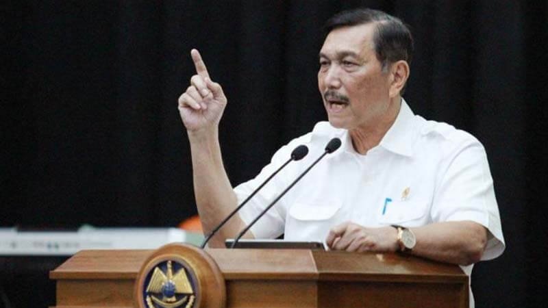 Marak Kapal Membuang Limbah di Laut, Luhut: Kita Akan Kejar Mereka