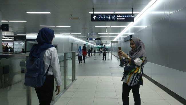 Kok Bisa Stasiun MRT Jakarta Tak Sediakan Tempat Sampah?