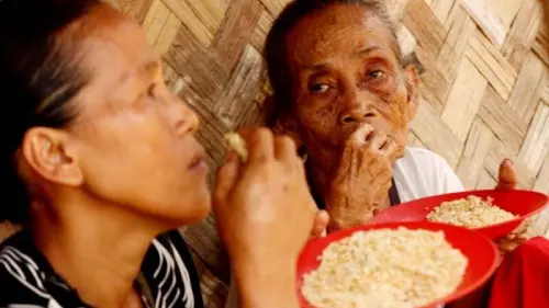 Inilah Manusia-Manusia Pemakan ‘Sampah’ dan Makanan Sisa