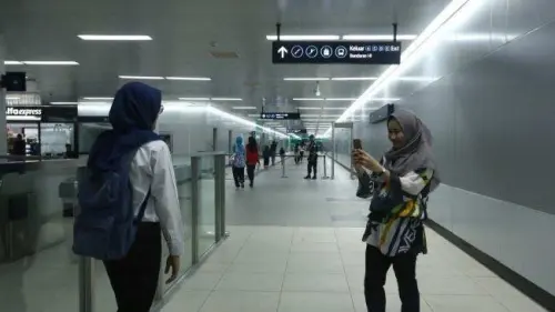 Kok Bisa Stasiun MRT Jakarta Tak Sediakan Tempat Sampah?