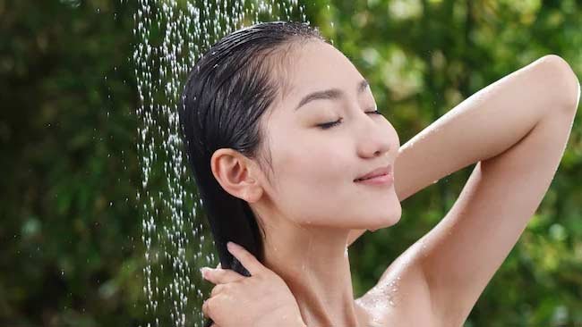 Mandi Pagilah! Rasakan, Ini Manfaatnya yang Mengejutkan