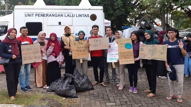 Sobat Bumi Makassar Ajak Pengendara Ikut Aksi "Satu Menit untuk Bumi"