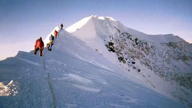 Akibat Perubahan Iklim, Gunung Denali Terancam Dibanjiri 60 Ton Tinja Manusia