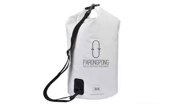 Parongpong, Menyulap Spanduk Sisa Kampanye Menjadi "Trash Bag"