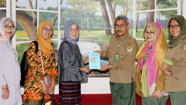 Komitmen Kampus Hijau, Rektor UMMA Maros Sambangi P3E Suma