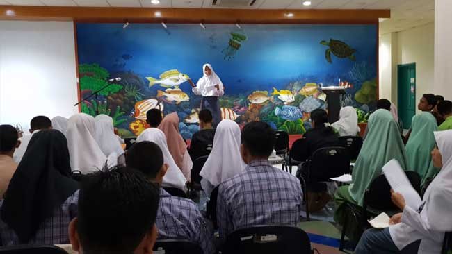 Pembagian Tumbler Warnai Lomba Baca Puisi dan Pidato Bahasa Inggris di Kantor P3E Suma