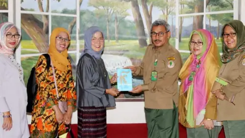 Komitmen Kampus Hijau, Rektor UMMA Maros Sambangi P3E Suma