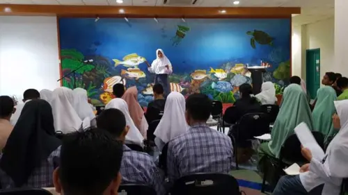 Pembagian Tumbler Warnai Lomba Baca Puisi dan Pidato Bahasa Inggris di Kantor P3E Suma