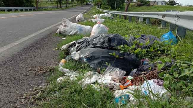 Tempat Sampah di Sepanjang Jalan Selatan Sulsel