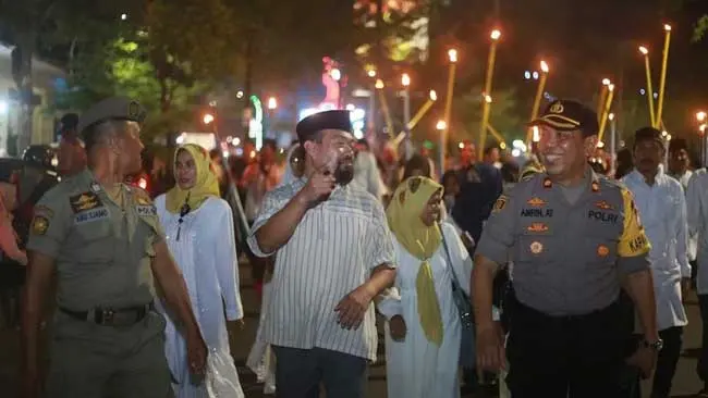 Makna Simbolik Pawai Obor dan Jalan Kaki Pemkot Makassar di Malam Lebaran?