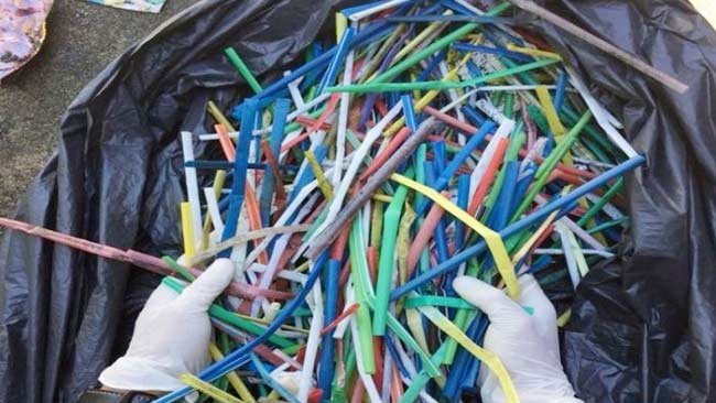 Dua Warabala Ini Tak Lagi Sediakan Sedotan Plastik