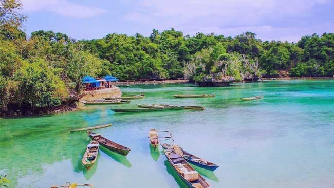 Napabale, Surga Danau Air Laut di Pulau Muna
