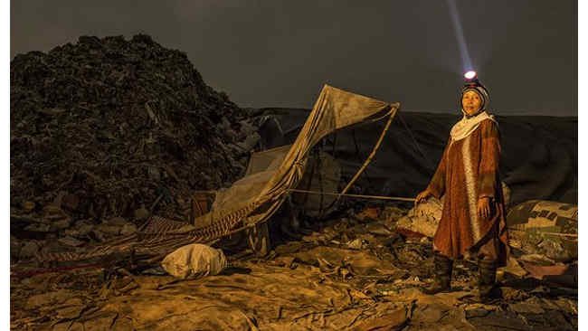 Potret Mak Muji Antar Elisabetta Menangi Earth Photo 2019