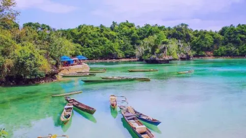 Napabale, Surga Danau Air Laut di Pulau Muna