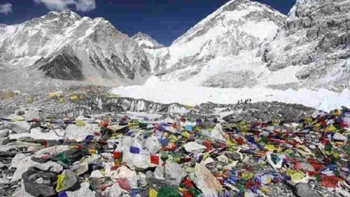 Pendaki Gunung Everest Mulai Dilarang Bawa Plastik Sekali Pakai