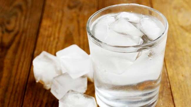 Ini Alasan Mengapa Minum Air Dingin Tidak Baik untuk Sakit Mag