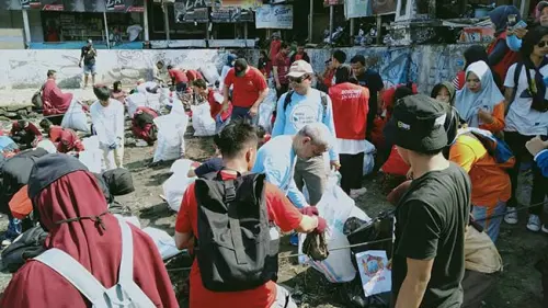 Bersatunya Relawan Anti Plastik di Pantai Losari Rayakan WCD 2019