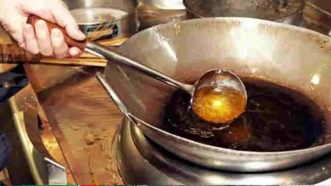 Tips Sederhana Menjernihkan Minyak Bekas dan Menghilangkan Baunya
