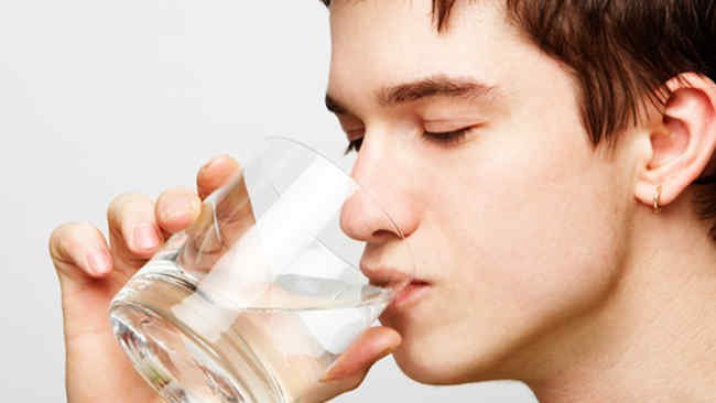 Jutaan Orang Terkena Dampak Air Minum yang Terlalu Hangat?