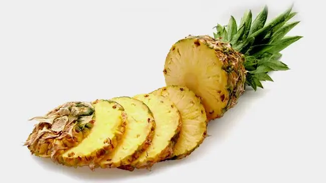 Melirik Manfaat Kulit Buah Nanas yang Sering Terbuang Percuma