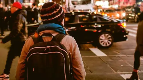 Pakai Ransel dan Tas Selempang Pengaruhi Kesehatan, Benarkah?