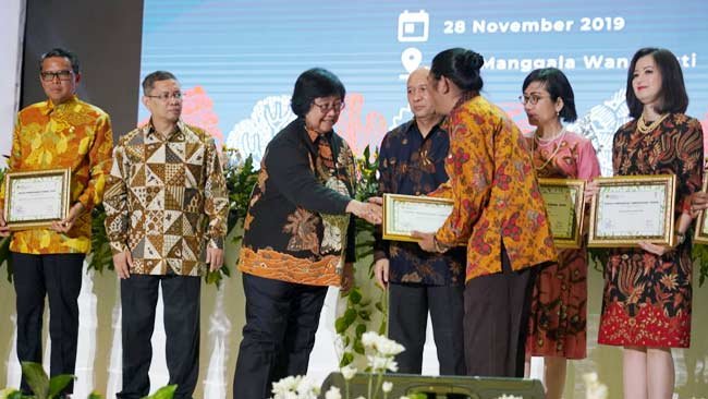 Berpartisipasi Aktif, KLHK Beri Penghargaan untuk Tokoh Hutan Sosial