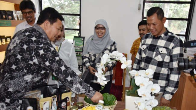 Bangkitkan Persuteraan Alam dengan Pengembangan Telur Ulat Sutera