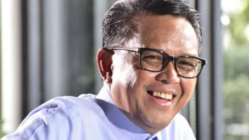Kemarin, Nurdin Abdullah dan A. Misbawati "Sah" Jadi Tokoh Hutan Sosial