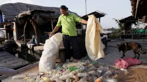 Pengusaha Asal Prancis Ini Membangun Pulau Terapung dari Botol Plastik