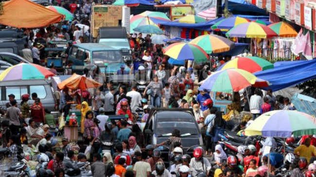 Di Mana Keramaian, di Situ Ada Sampah Berserakan