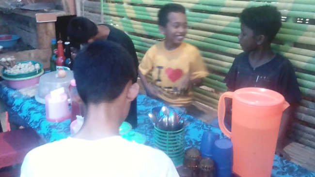 Kenalkan, Warung Danau Lolang di Selayar dan Kuliner Urban Khas Desa