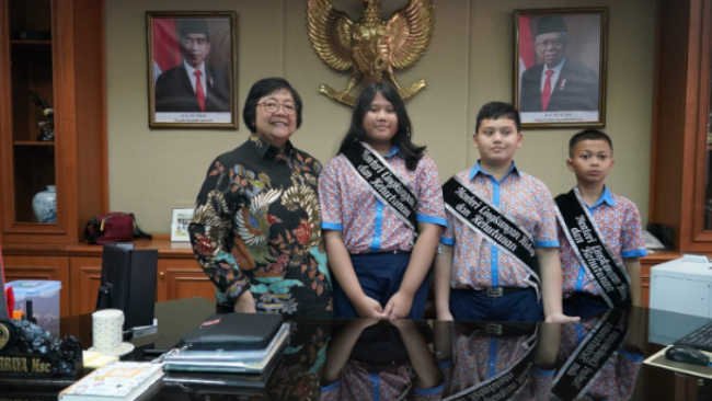 Ketika Siti Nurbaya Bertemu Menteri Cilik KLHK